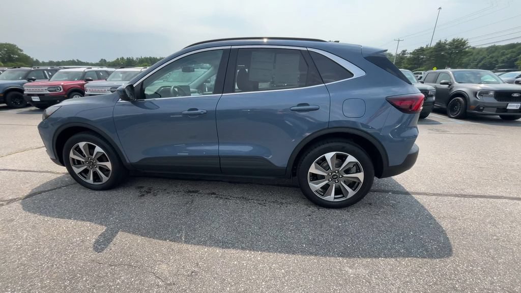Certified 2025 Ford Escape Platinum AWD/4WD image 16