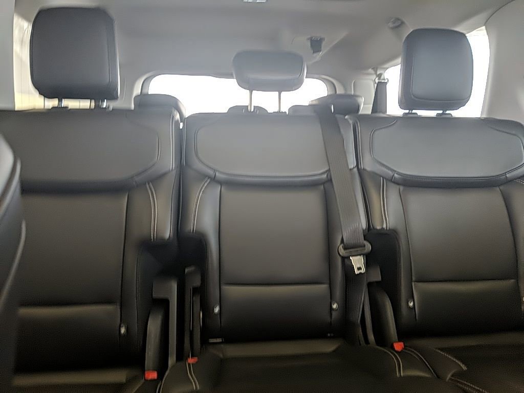 Certified 2025 Ford Expedition Max Platinum image 36