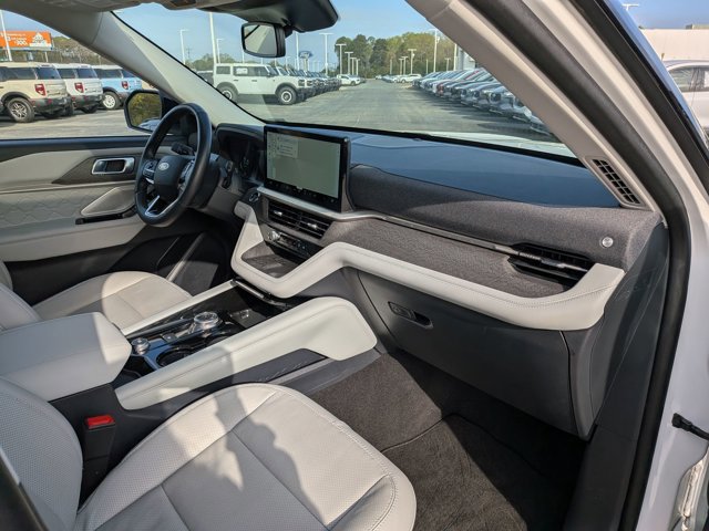 Certified 2025 Ford Explorer Platinum w/ Ultimate Package image 38