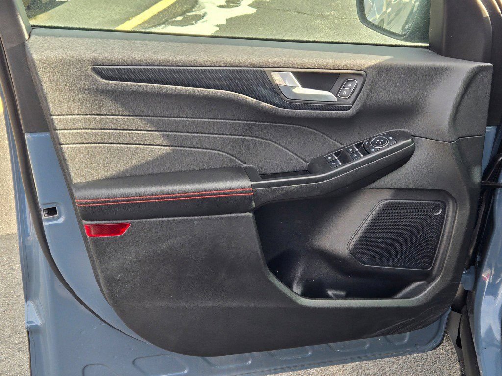 Certified 2025 Ford Escape ST-Line AWD/4WD image 18