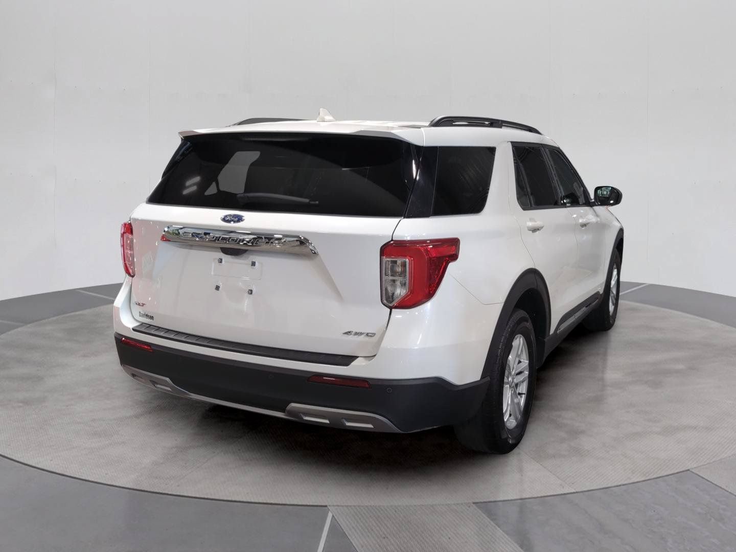 Certified 2023 Ford Explorer XLT w/ Equipment Group 202A AWD/4WD image 6