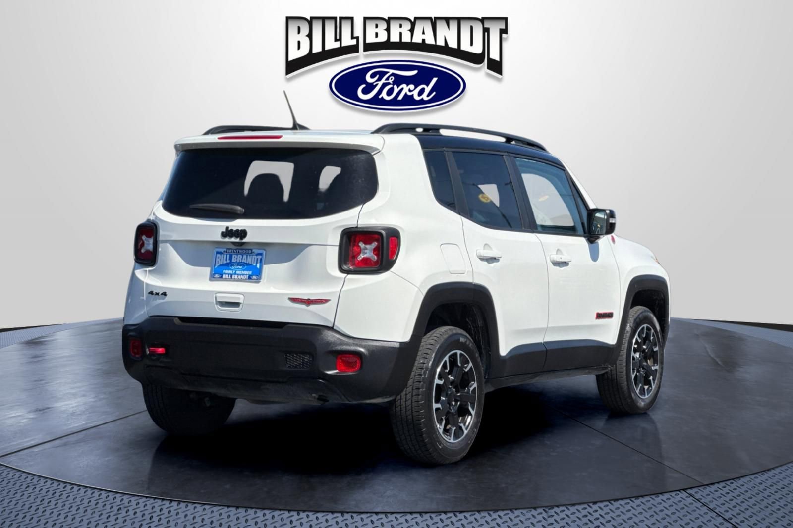 Used 2023 Jeep Renegade Trailhawk AWD/4WD image 3