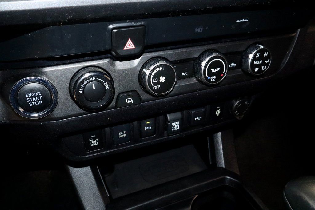 Used 2020 Toyota Tacoma TRD Off-Road w/ Technology Package image 31