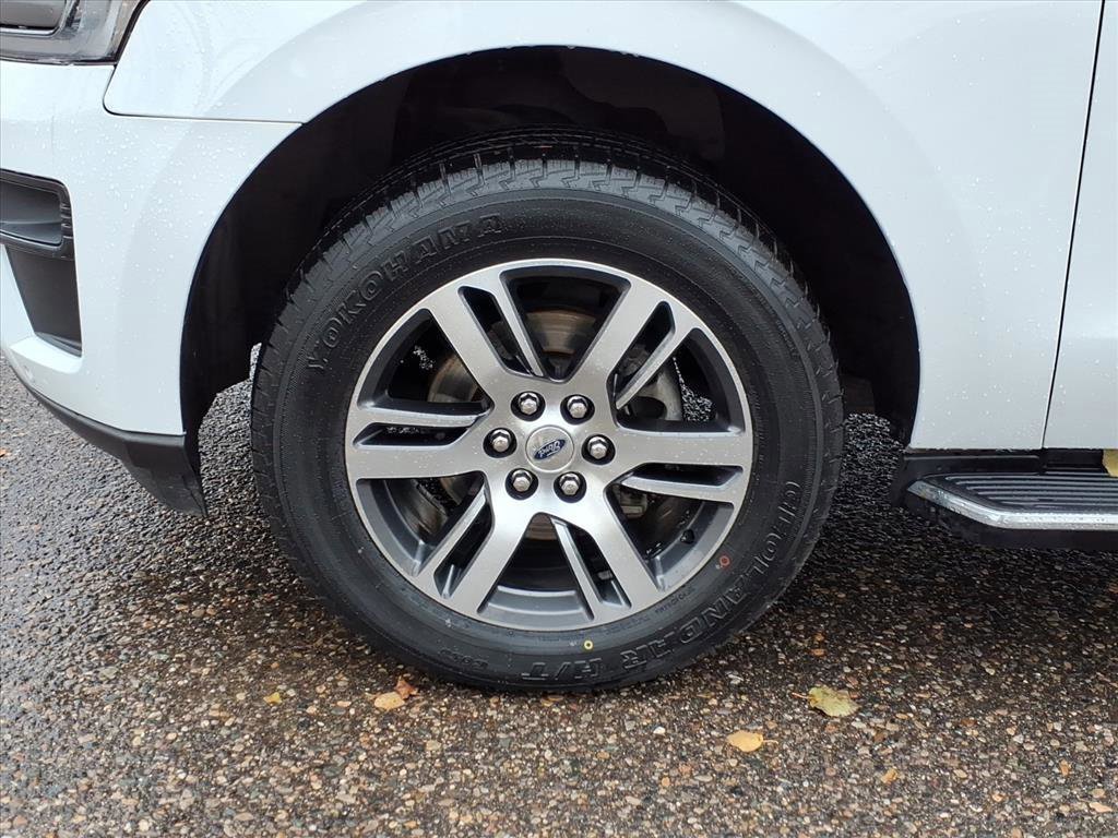 Certified 2022 Ford Expedition Max XLT image 9