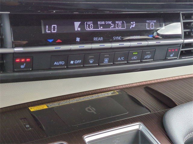 Used 2022 Toyota Sienna XLE image 24