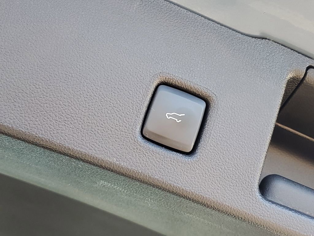 Certified 2025 Ford Escape Platinum AWD/4WD image 36