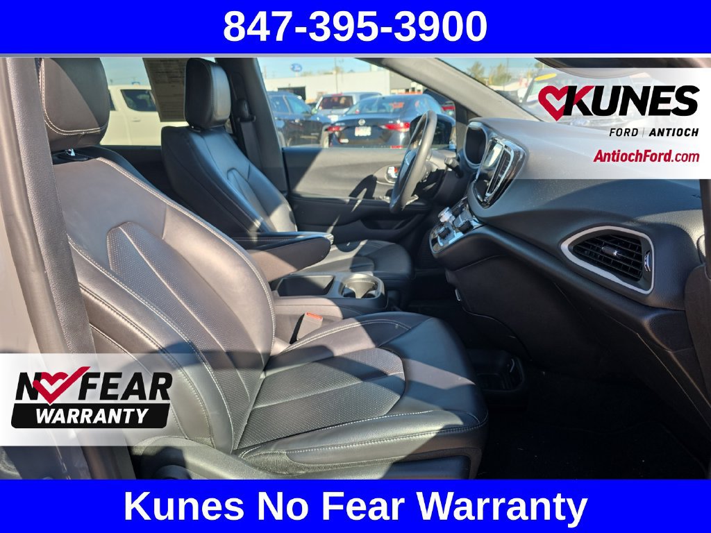 Used 2025 Chrysler Pacifica Select FWD image 43