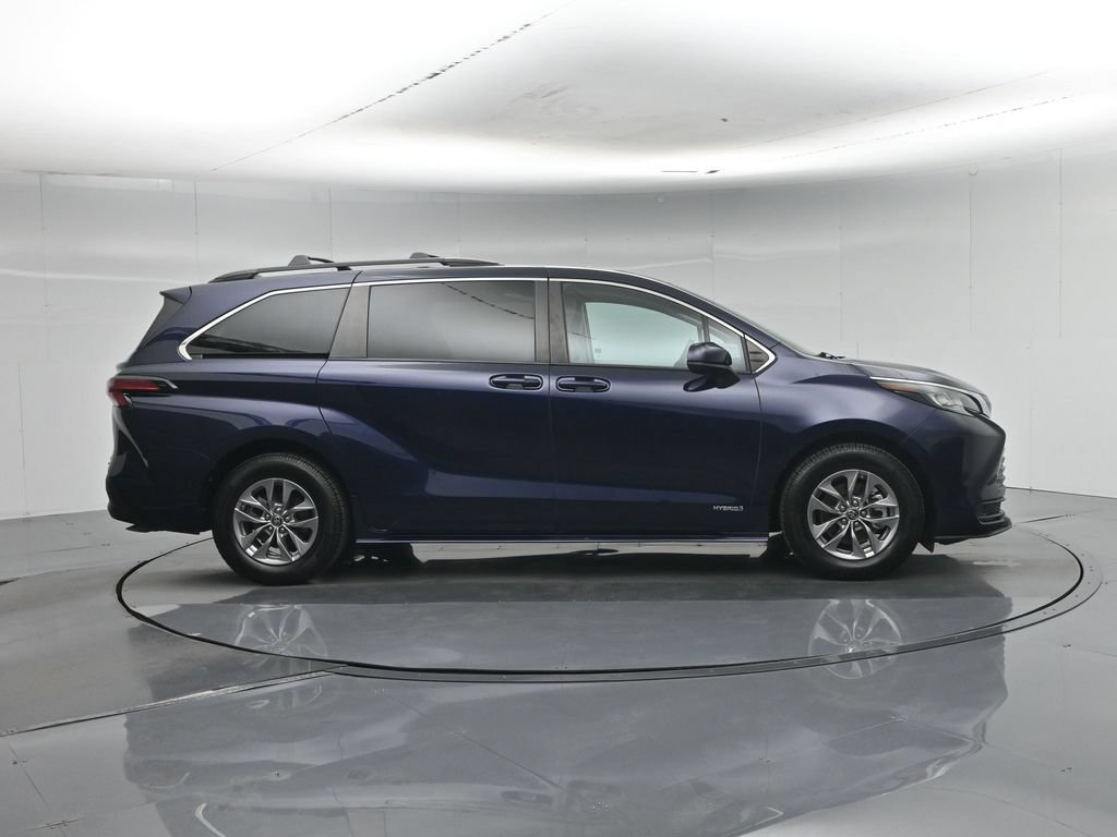 Used 2021 Toyota Sienna LE w/ LE Plus Package FWD image 31
