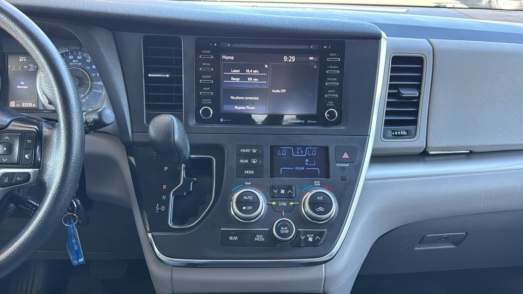 Used 2019 Toyota Sienna LE w/ Carpet Mat Package FWD image 11