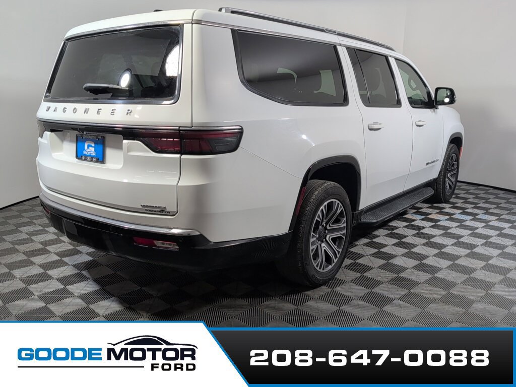 Used 2024 Jeep Wagoneer L Series II AWD/4WD image 7