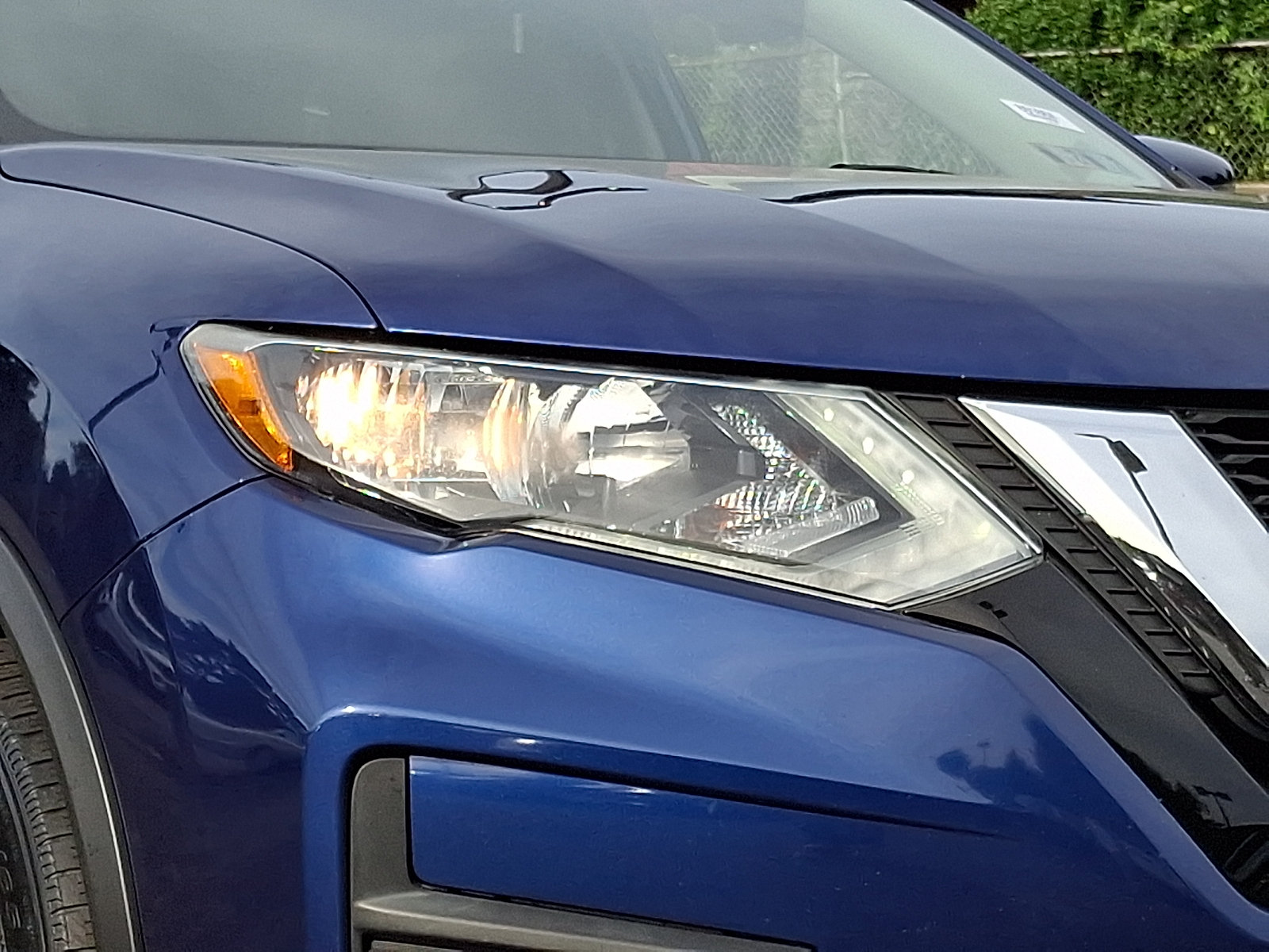 Used 2018 Nissan Rogue SV AWD/4WD image 9