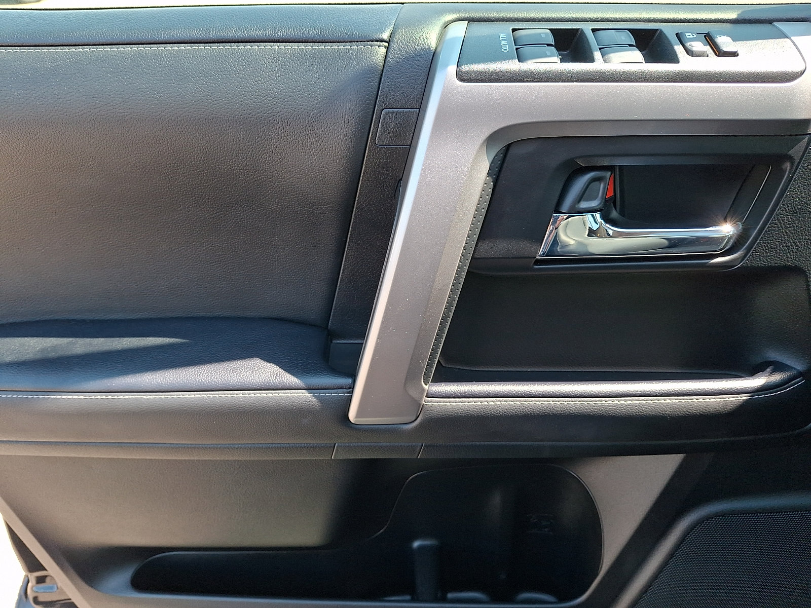 Used 2023 Toyota 4Runner SR5 Premium w/ Moonroof Package AWD/4WD image 17