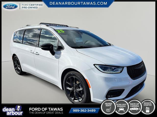 Used 2025 Chrysler Pacifica Limited FWD image 19