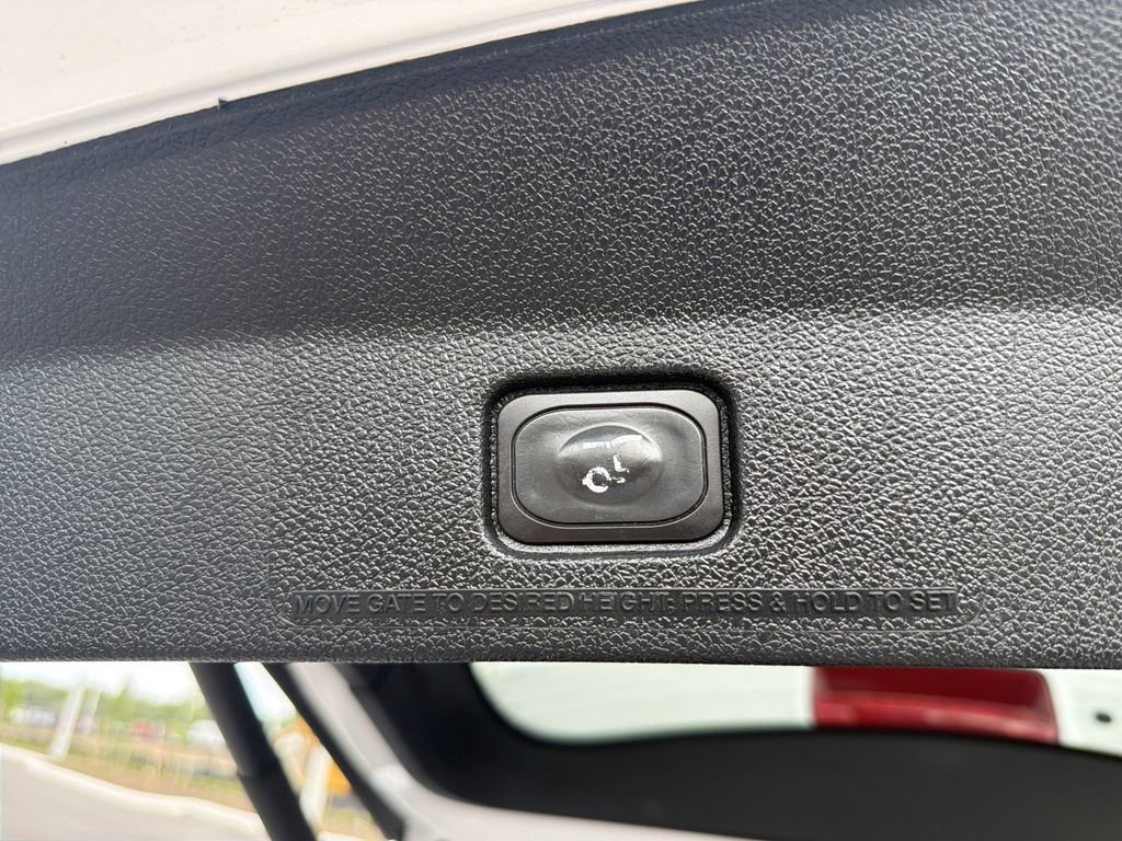 Certified 2018 Ford Explorer XLT w/ Equipment Group 202A image 11