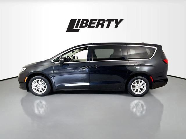 Used 2023 Chrysler Pacifica Touring-L video 2