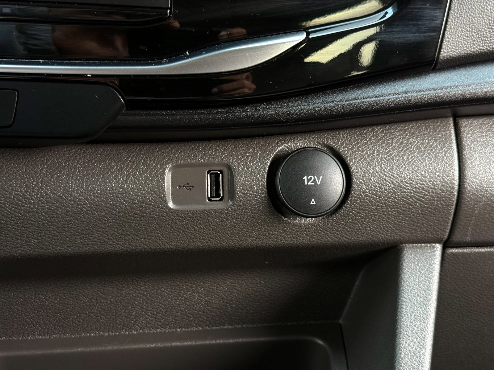 Certified 2025 Ford Transit 350 XLT image 27