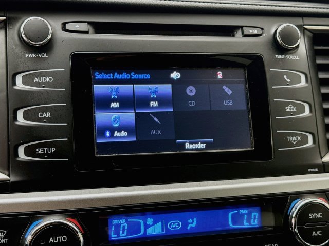 Used 2019 Toyota Highlander LE AWD/4WD image 14