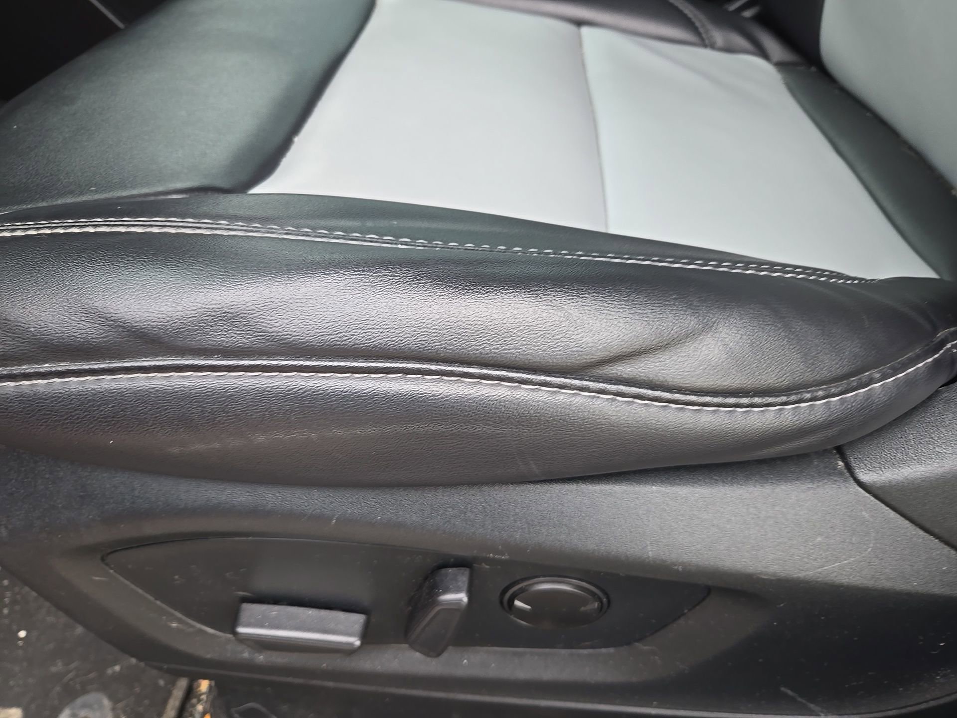 Certified 2023 Ford Explorer XLT w/ Equipment Group 202A image 4