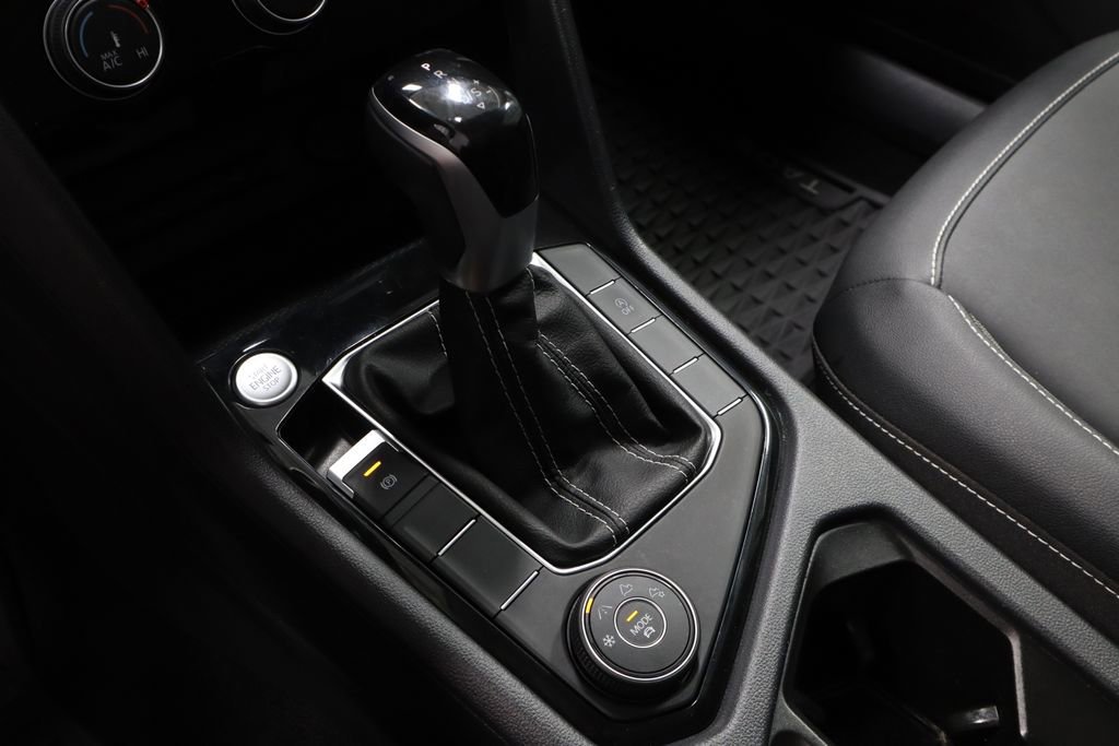 Used 2023 Volkswagen Taos SE w/ Panoramic Sunroof Package AWD/4WD image 34