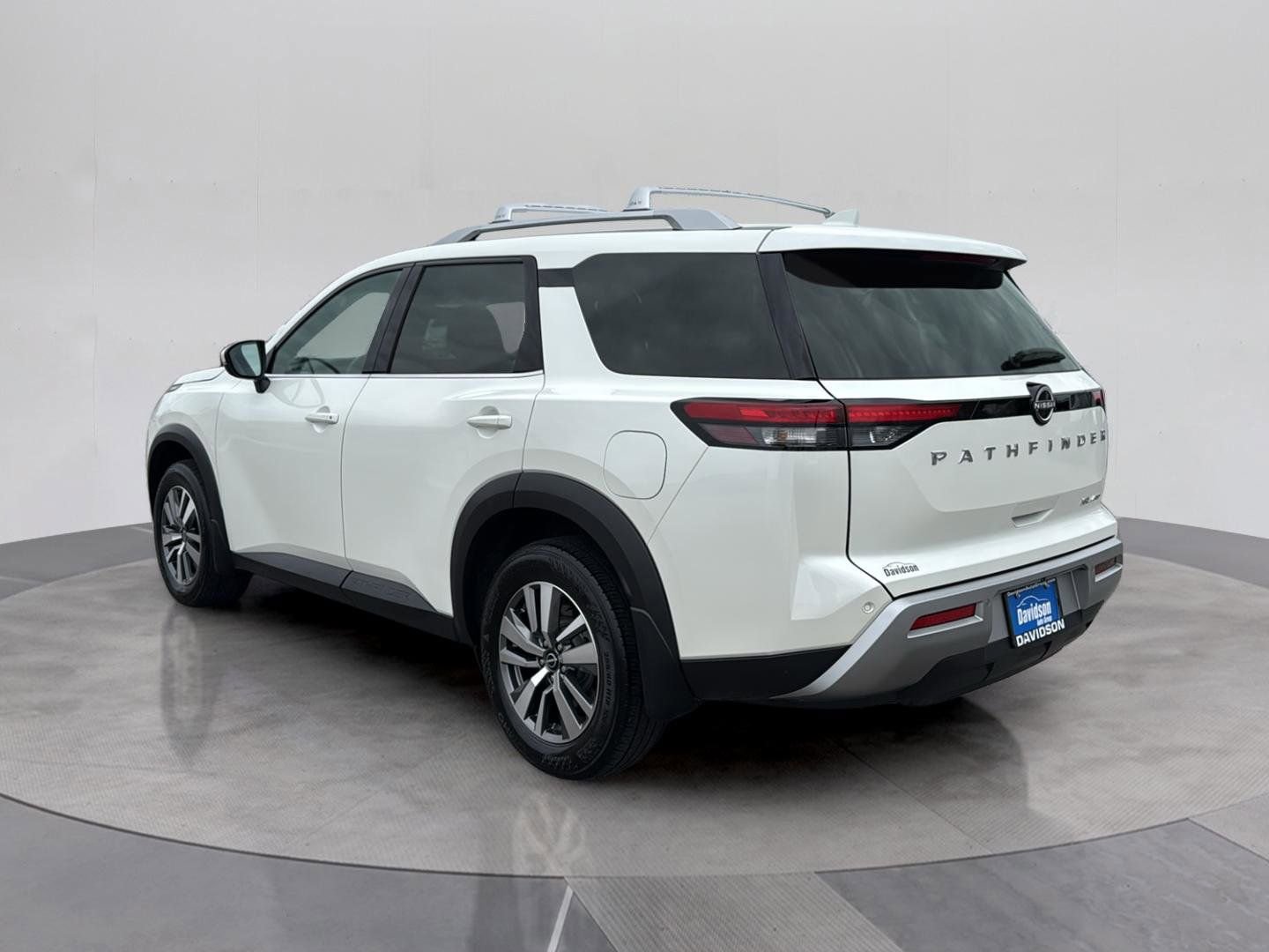 Used 2024 Nissan Pathfinder SL image 3