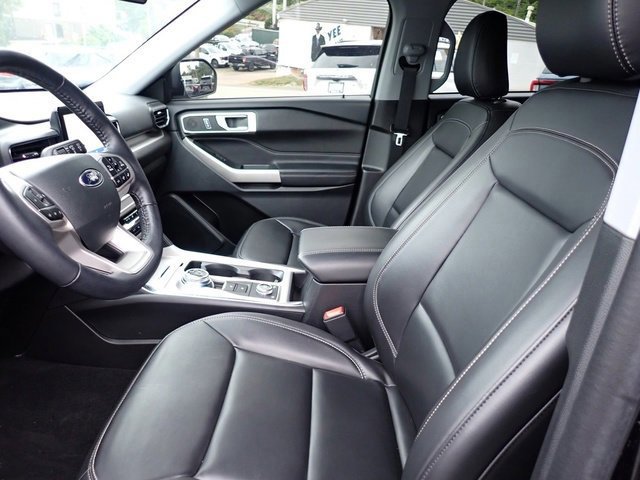 Certified 2023 Ford Explorer XLT w/ Equipment Group 202A image 16