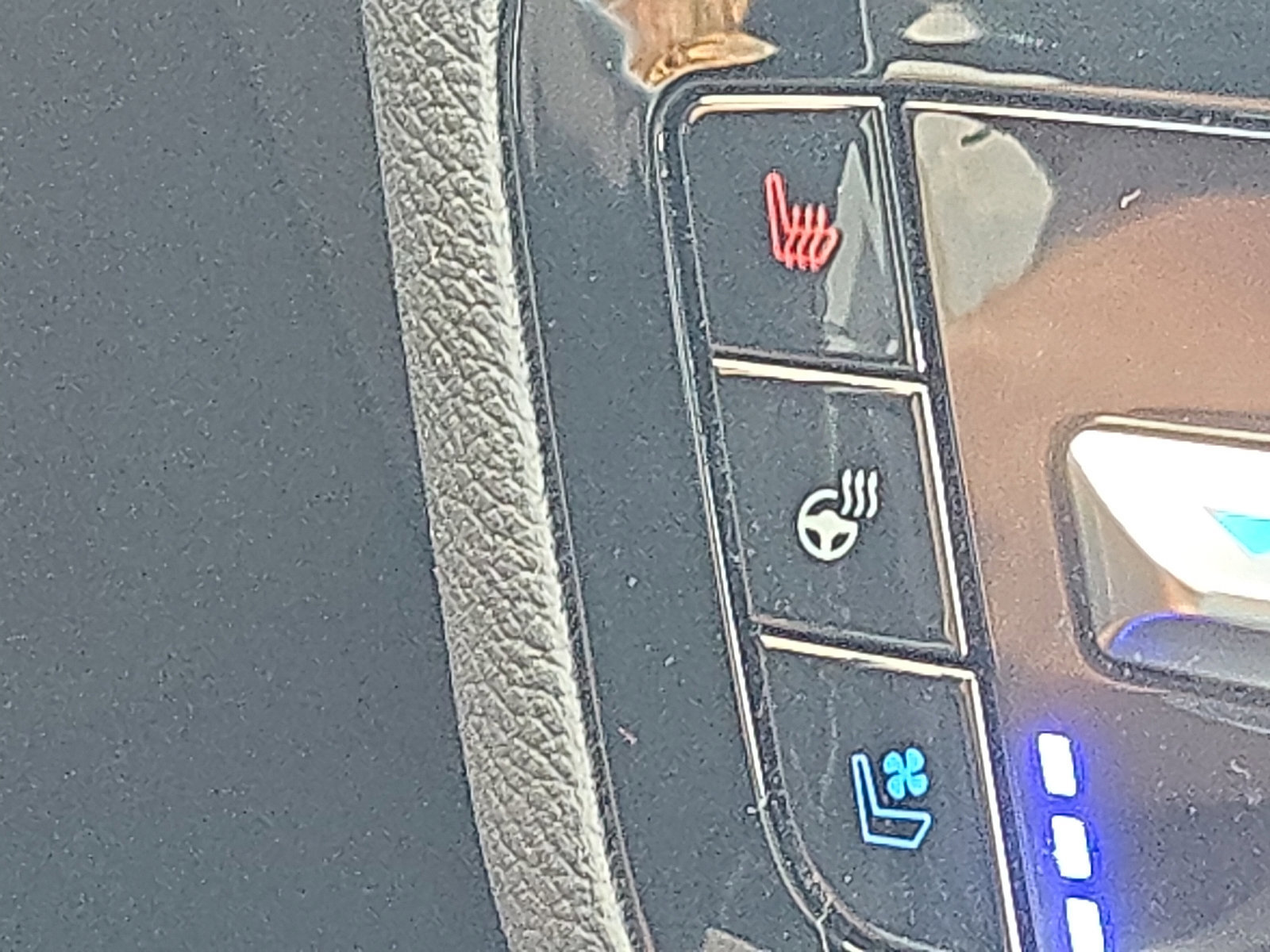 Certified 2023 Ford Explorer Limited w/ Limited Technology Package image 21