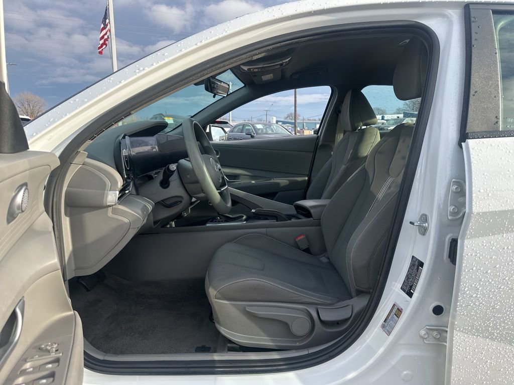 Used 2024 Hyundai Elantra SEL image 8