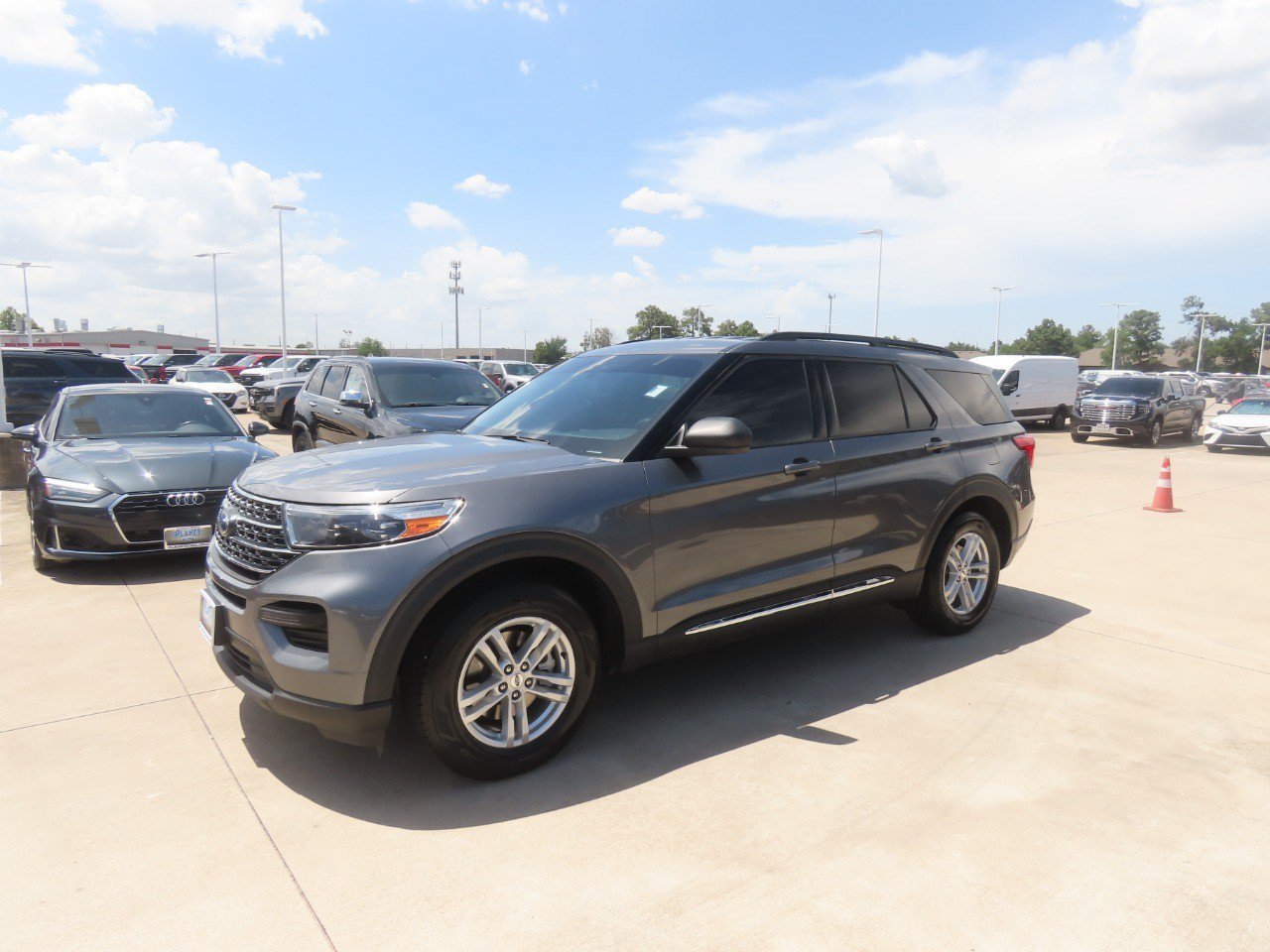 Certified 2023 Ford Explorer XLT RWD image 2