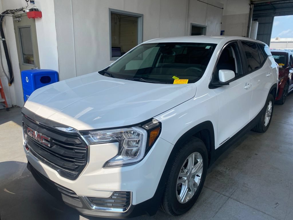 Used 2023 GMC Terrain SLE FWD image 2