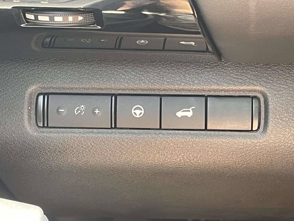 Used 2024 Nissan Pathfinder SV w/ SV Premium Package FWD image 28