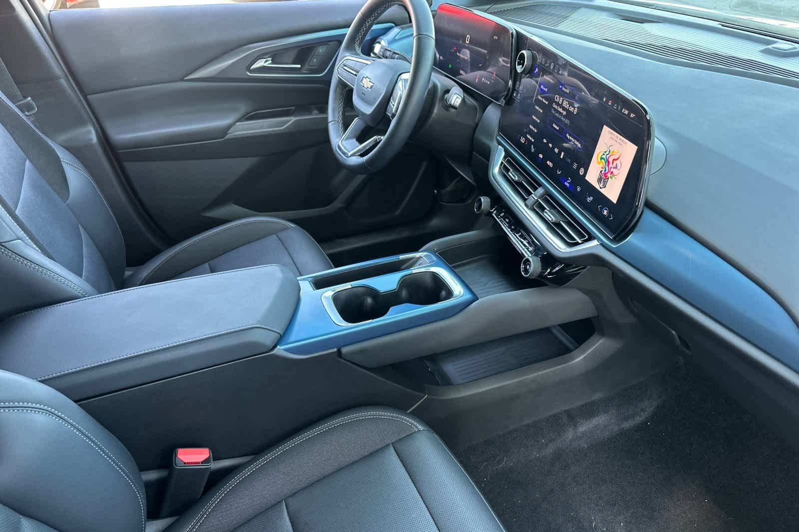 Used 2024 Chevrolet Equinox EV LT FWD image 17