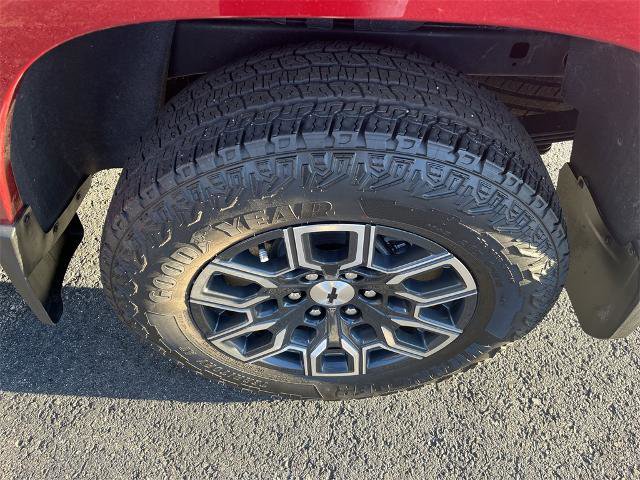 Used 2024 Chevrolet Colorado Z71 w/ Z71 Convenience Package 2 image 2