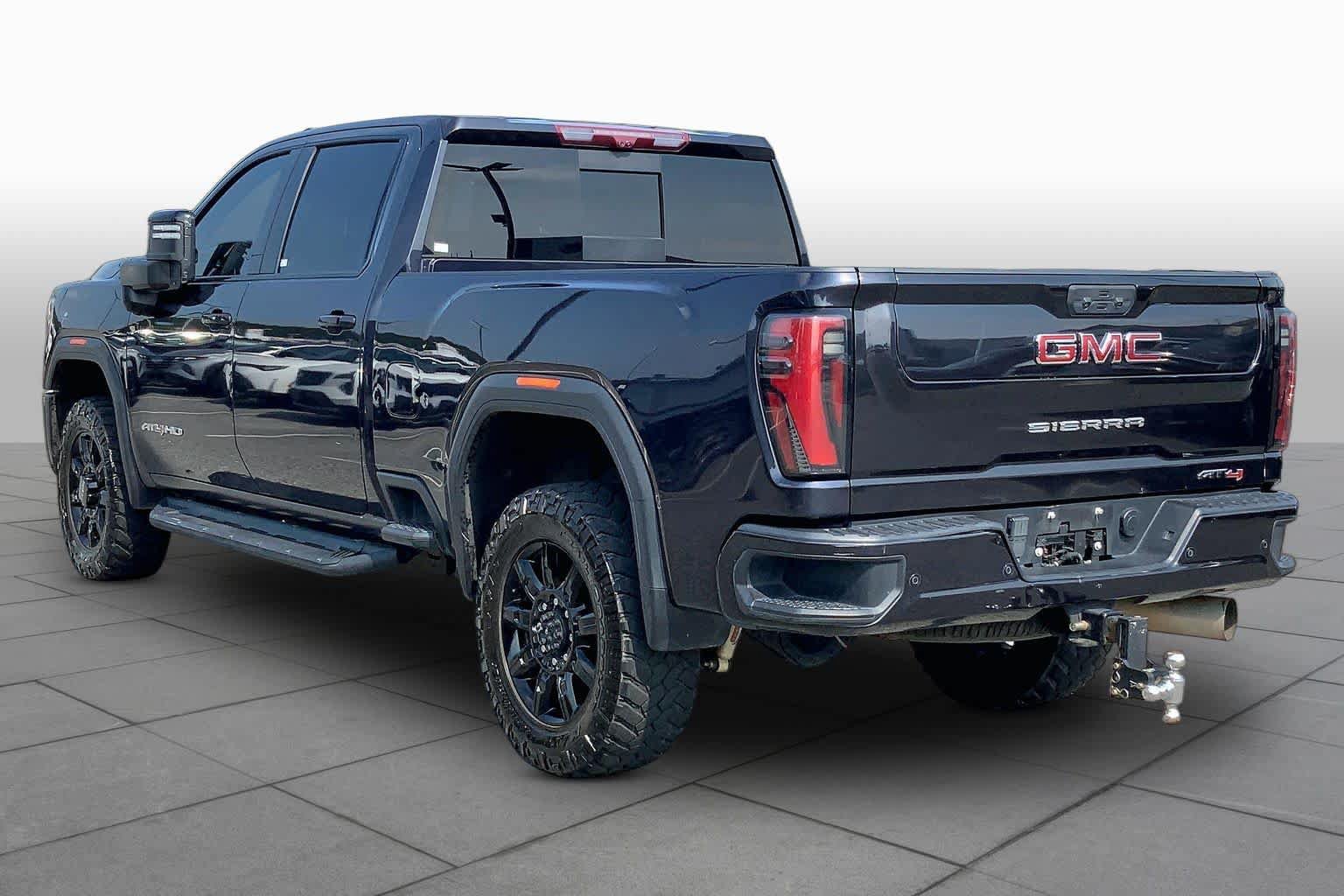 Used 2024 GMC Sierra 2500 AT4 w/ Technology Package AWD/4WD image 11
