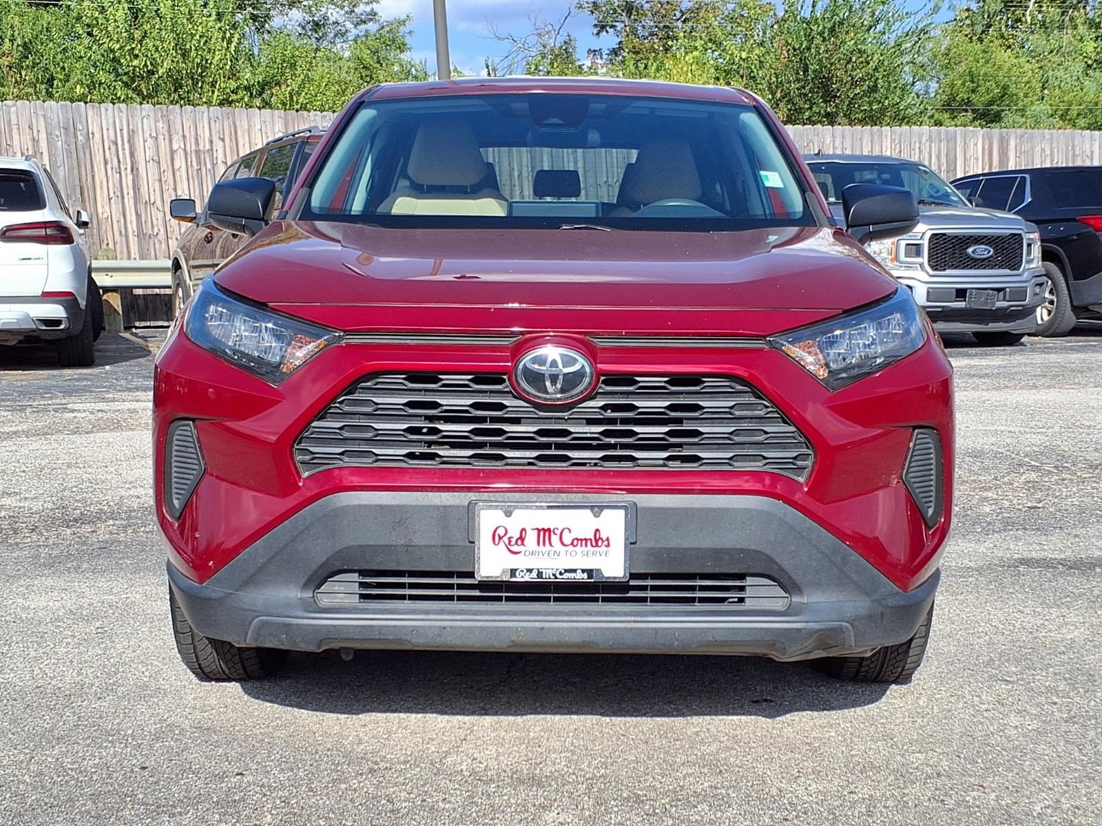 Used 2022 Toyota RAV4 LE AWD/4WD image 2