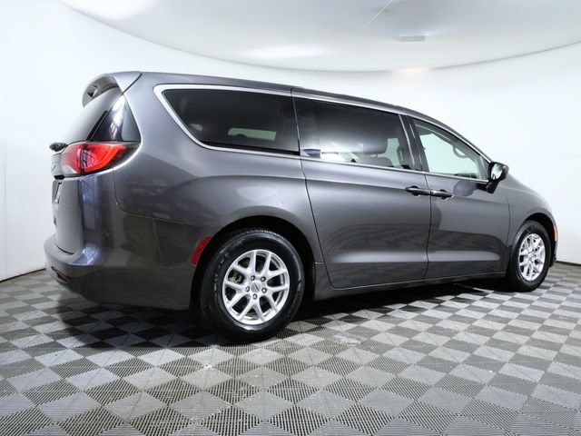 Used 2022 Chrysler Voyager LX FWD image 8