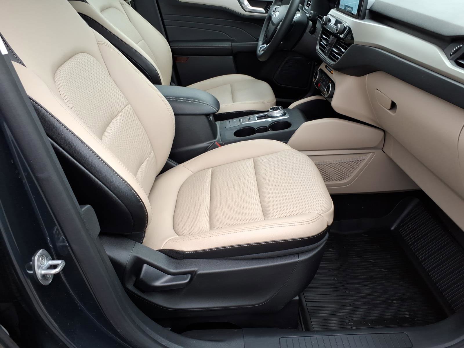 Certified 2022 Ford Escape SEL image 8