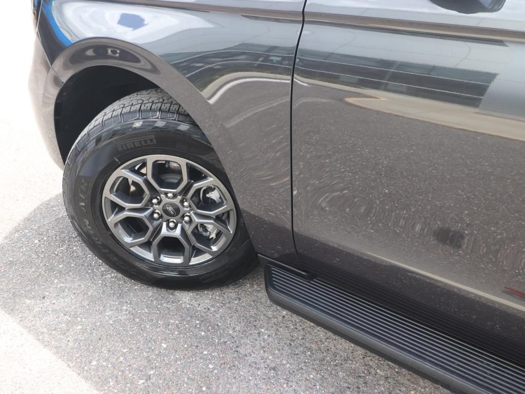Certified 2025 Ford Expedition Active RWD image 3