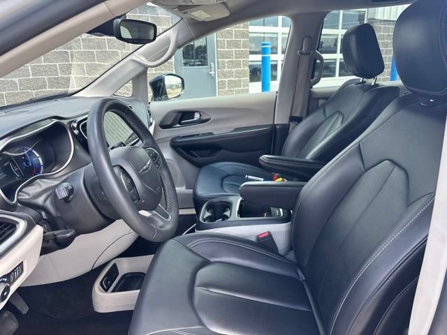 Used 2024 Chrysler Pacifica Limited FWD image 11