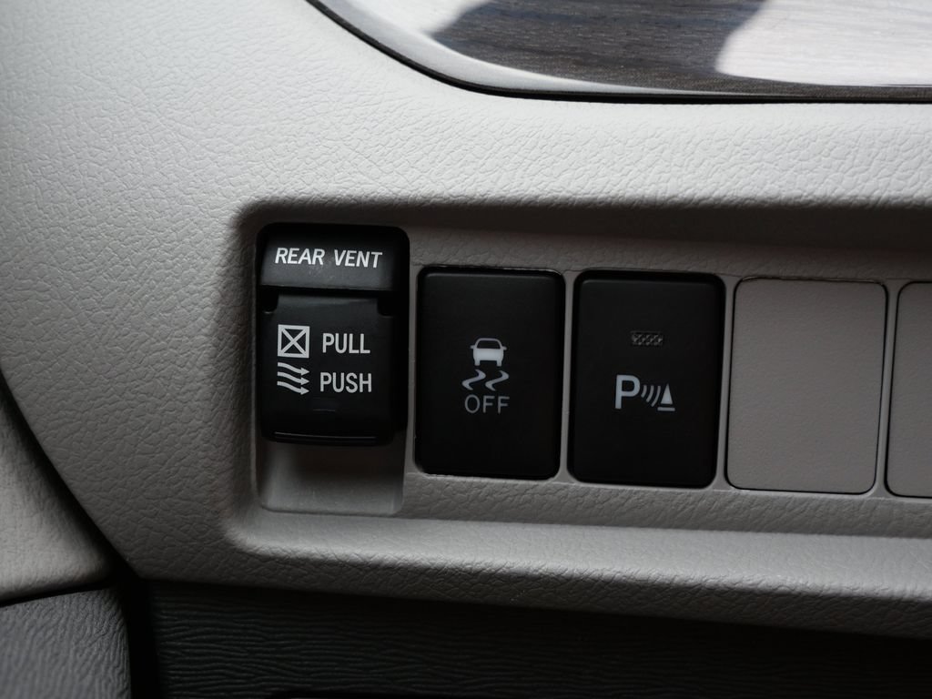 Used 2018 Toyota Sienna XLE w/ XLE Navigation Package AWD/4WD image 24