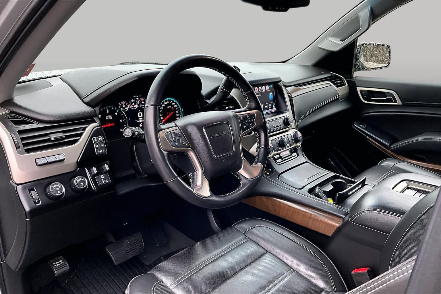 Used 2019 GMC Yukon Denali w/ Denali Ultimate Package AWD/4WD image 18