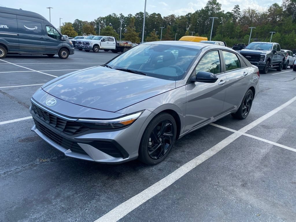 Used 2026 Hyundai Elantra Sport FWD image 3