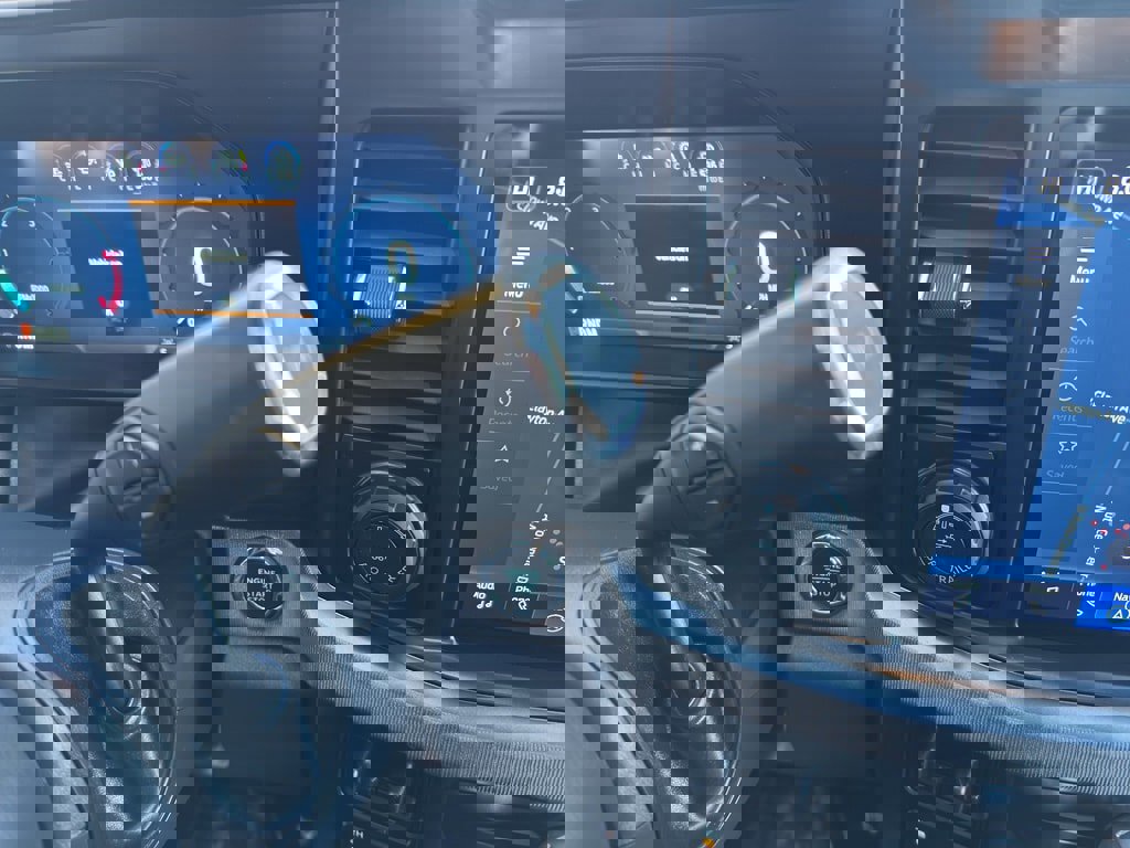 Certified 2024 Ford F450 Platinum w/ FX4 Off-Road Package image 32