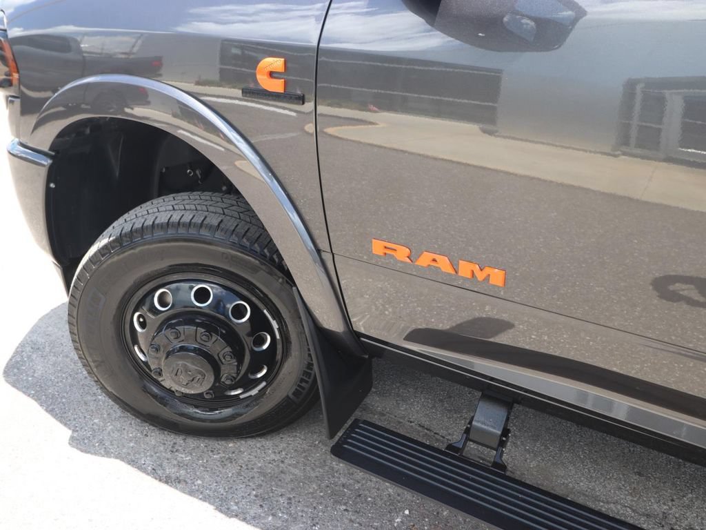 Used 2023 RAM 3500 Limited AWD/4WD image 3