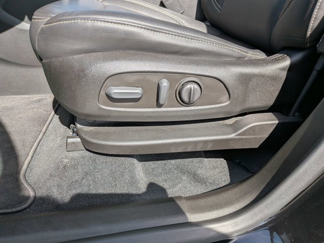 Used 2022 Chevrolet Traverse LT image 16