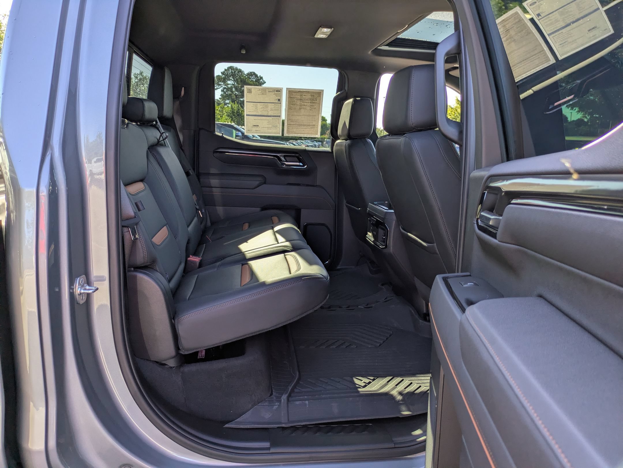Used 2025 GMC Sierra 1500 AT4 w/ AT4 Premium Package AWD/4WD image 37