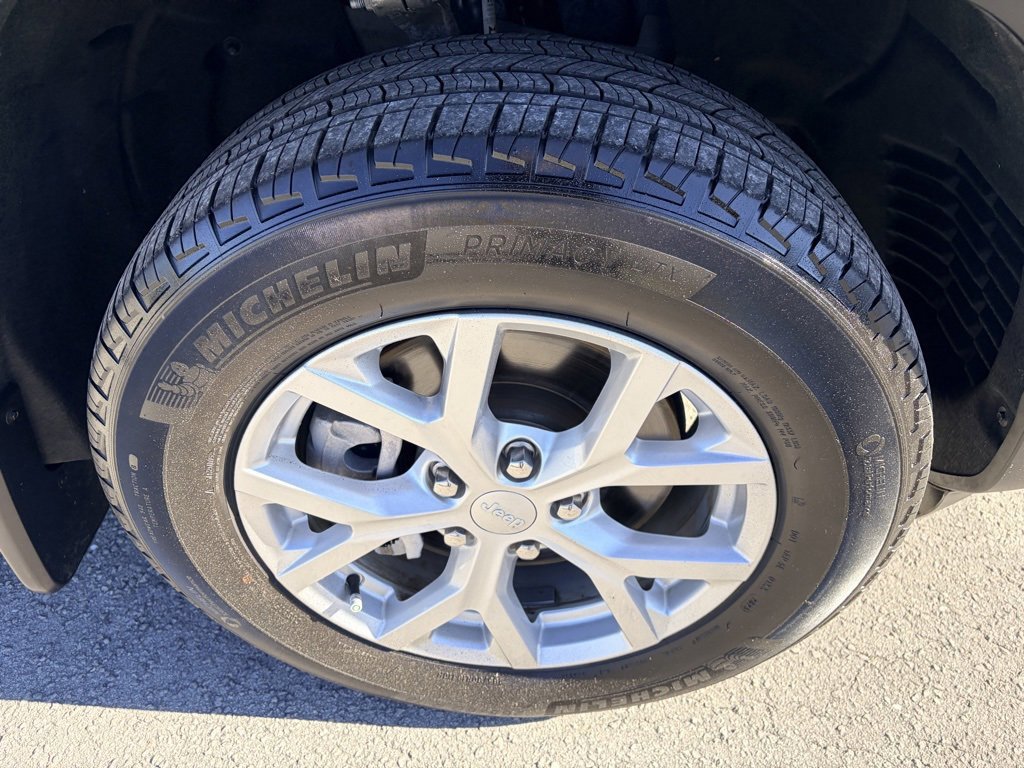 Used 2024 Jeep Grand Cherokee L Limited w/ MOPAR Finishing Package image 33