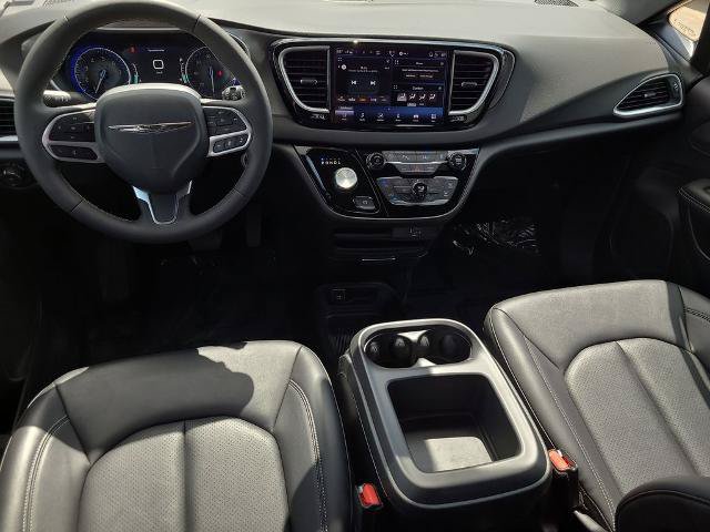 Used 2026 Chrysler Pacifica Select FWD image 17