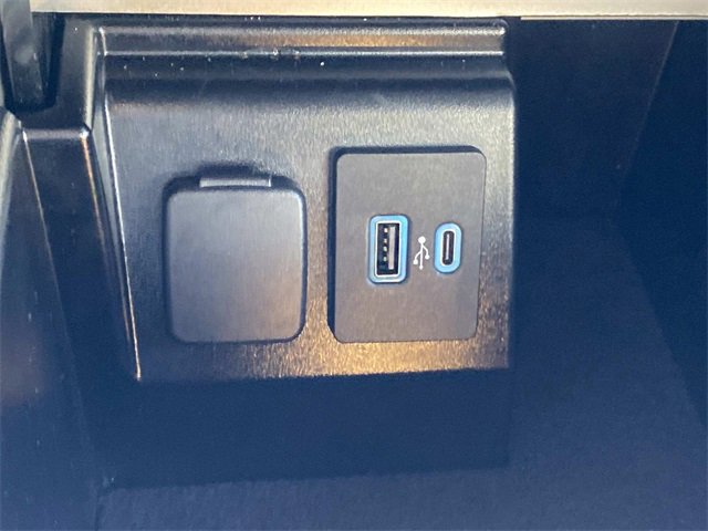 Certified 2021 Ford Explorer XLT w/ Equipment Group 202A image 31