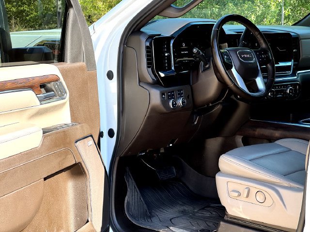Used 2024 GMC Sierra 3500 SLT w/ SLT Premium Package AWD/4WD image 9
