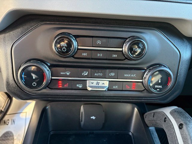 Certified 2022 Ford Bronco Big Bend w/ Sasquatch Package AWD/4WD image 29